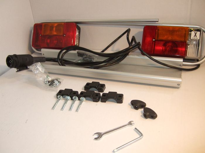 Beleuchtung- Satz Fabbri, verkabelt, incl. Lichtleiste 1660mm Beleuchtung- Satz Fabbri, verkabelt, incl. Lichtleiste 1660mm