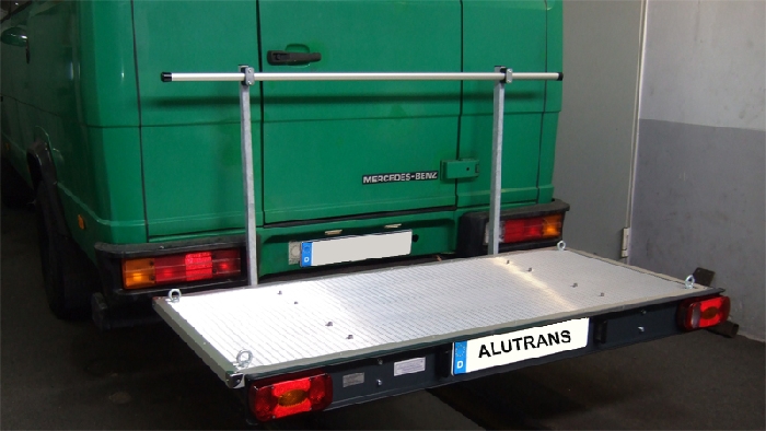 ALUTRANS Premium Plattformträger XL 200kg spez. für Mercedes Vario Bj. 1986-1996, m. AHK